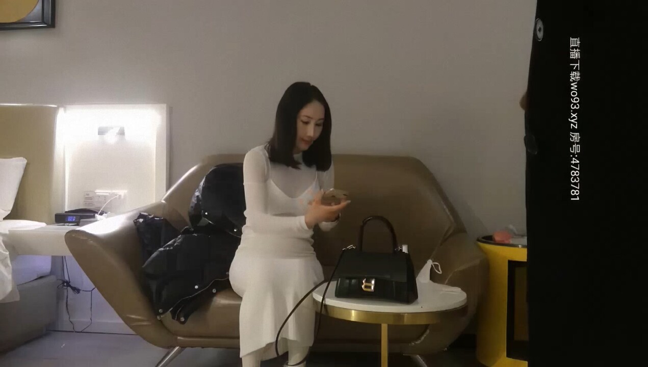 【AI高清2K修複】【雀兒滿天飛】饑渴小少婦,性欲強超淫蕩,是出來解決性需求的吧?求操叫聲必須聽聽